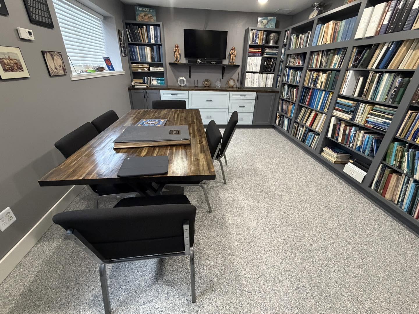 Finished flake coating in a commercial office and library space